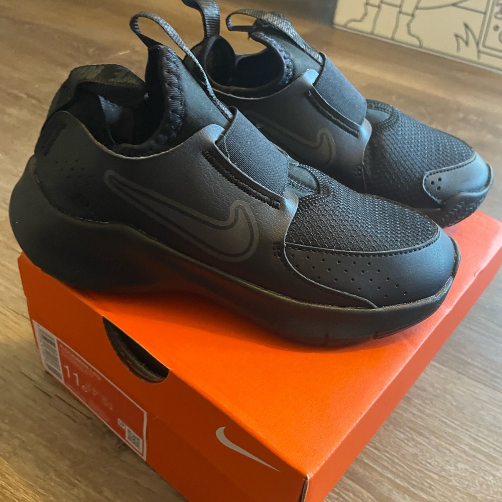 New Nike Flex Runner 3 Kids Black Slip-On Sneakers